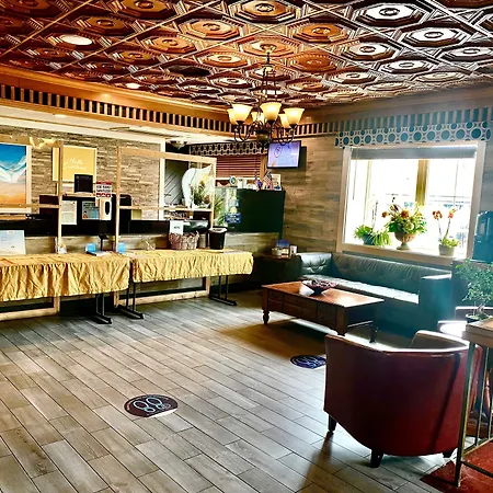 Days Inn By Wyndham Pensacola - Historic Downtown
