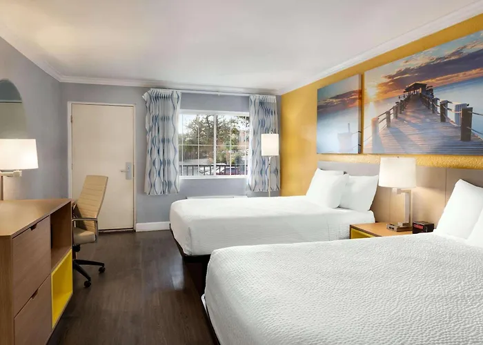 Hotel Days By Wyndham - Historic Downtown