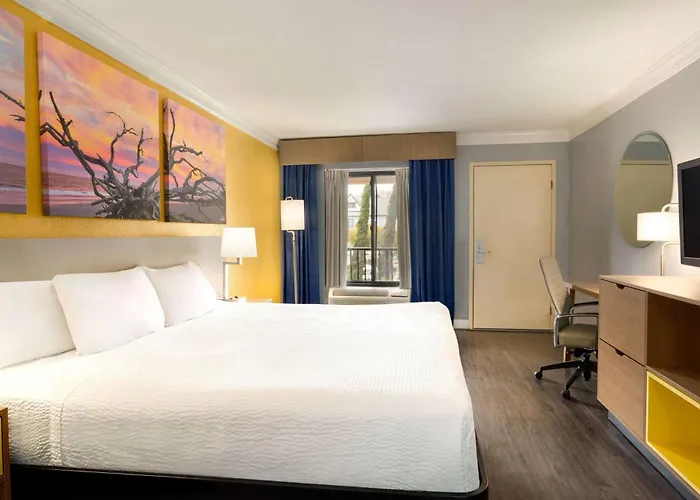 Days By Wyndham - Historic Downtown Hotel 2*
