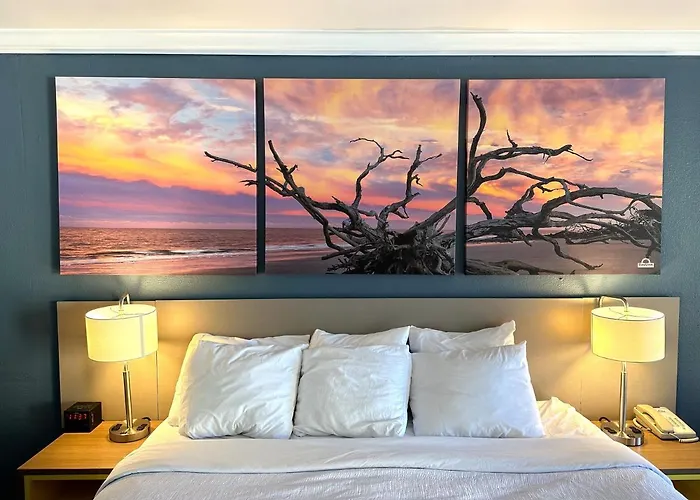 Days By Wyndham - Historic Downtown Hotel