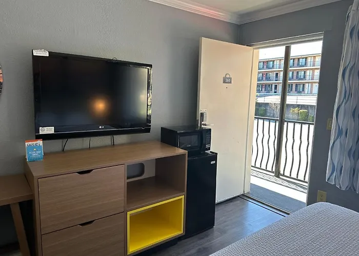 Hotel Days By Wyndham - Historic Downtown