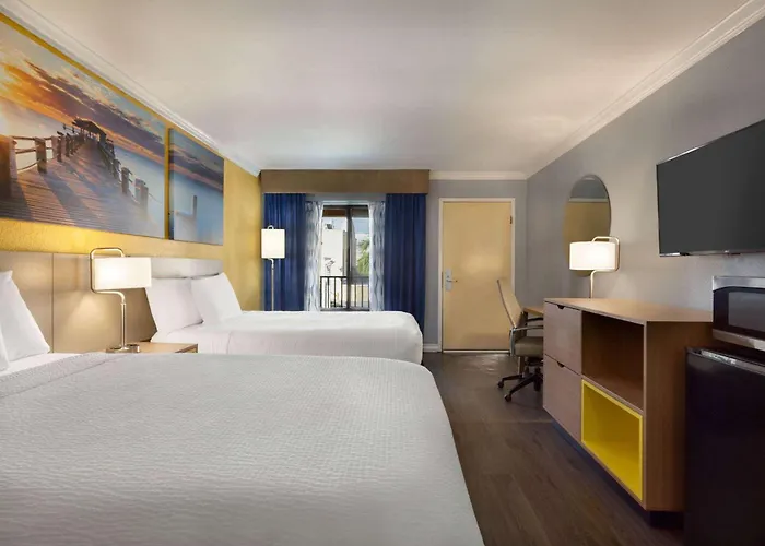 Days By Wyndham - Historic Downtown Hotel Pensacola