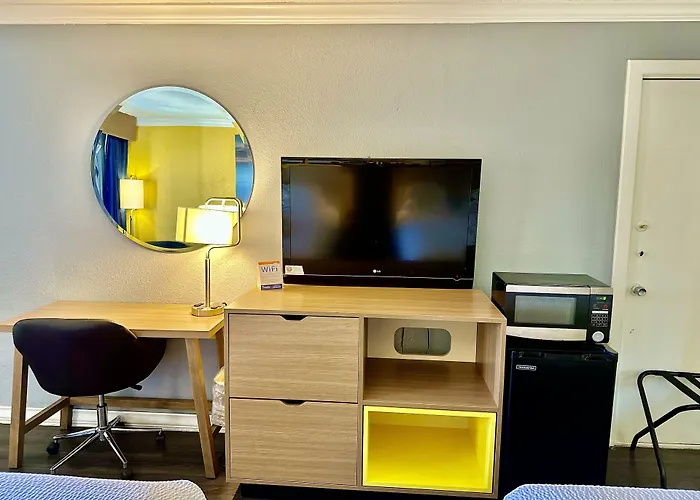 Hotel Days By Wyndham - Historic Downtown Pensacola