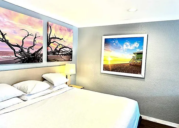 Days By Wyndham - Historic Downtown Hotel Pensacola