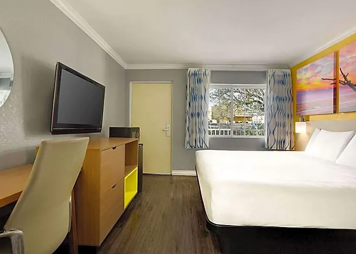 Days By Wyndham - Historic Downtown Hotel Pensacola