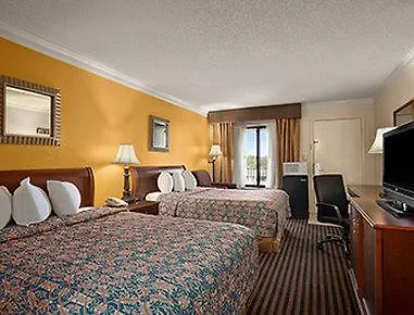 Days By Wyndham - Historic Downtown 2*