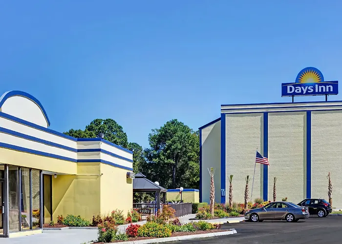 Days By Wyndham - Historic Downtown Hotel