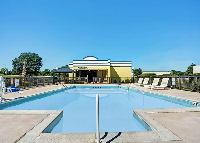 Days By Wyndham - Historic Downtown 2*